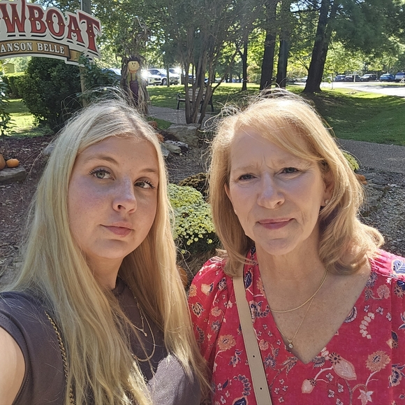 Meet your Posher, Carol - Picture 1 of 1